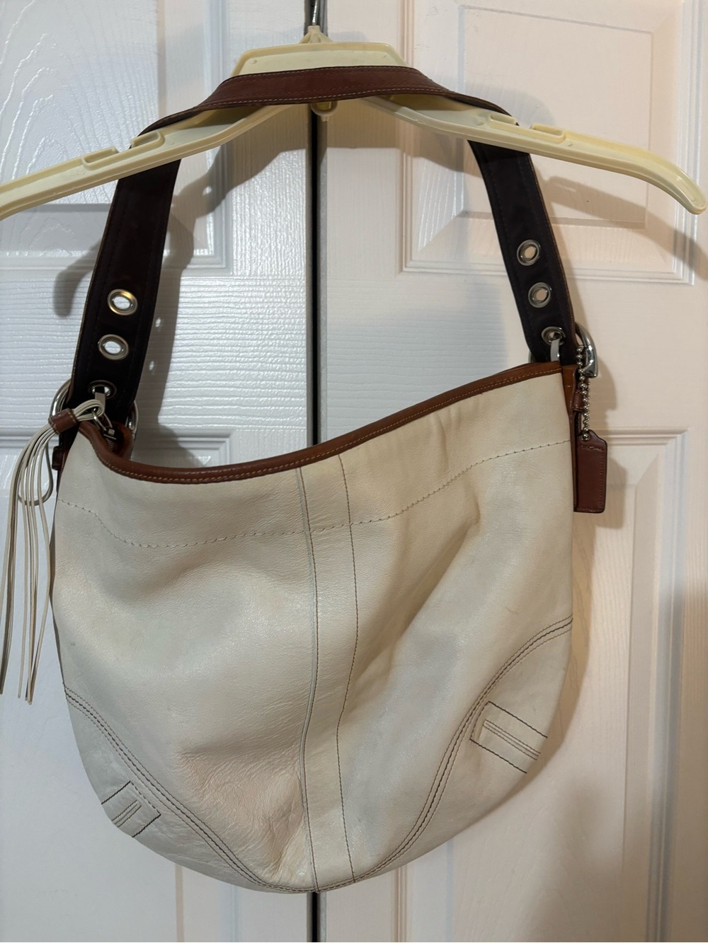 Vintage Coach Cream and Brown Leather Shoulder Soho buckle Bag